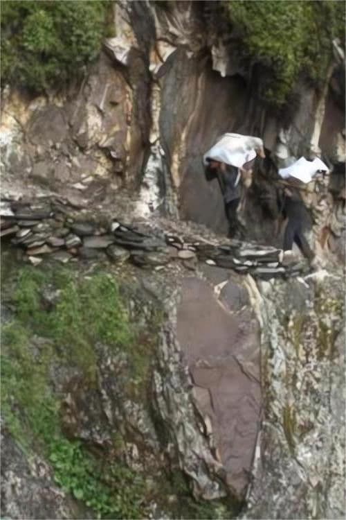 天空の一本道~秘境・チベット開山大運搬~